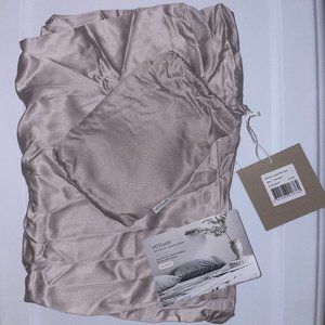 NWT Ettitude Bamboo Lyocell Pillowcase in "Mist"
